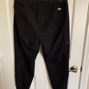 Figs Zamora Joggers in Black Petite Medium